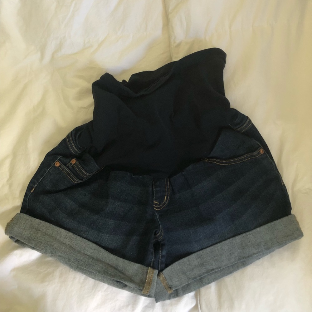 Maternity cuffed denim shorts